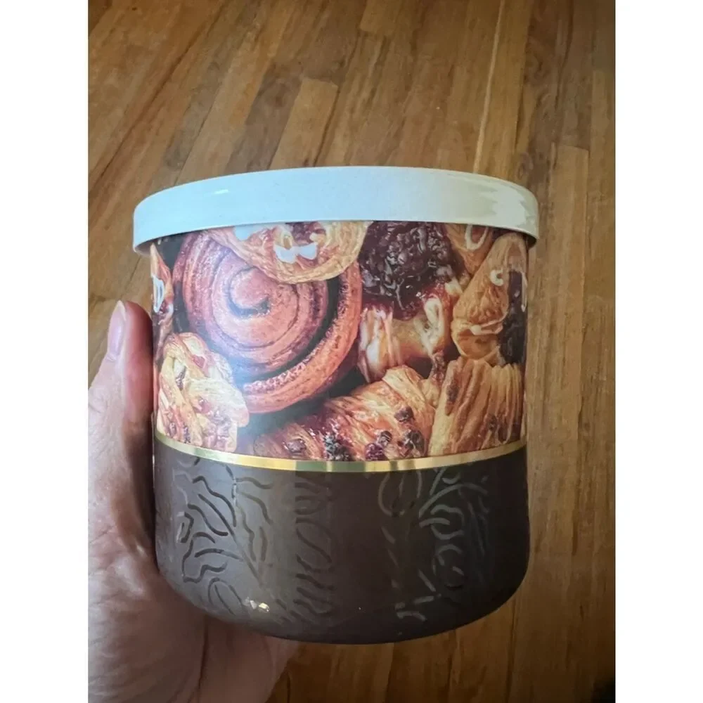 Goose Creek Sweet Shop 3-Wick Candle - BRAND NEW YUMMY